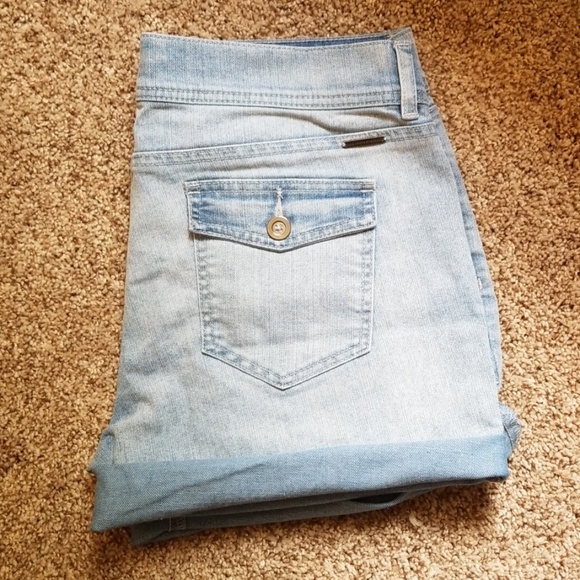 New York & Company Light Blue Shorts - Picture 7 of 8